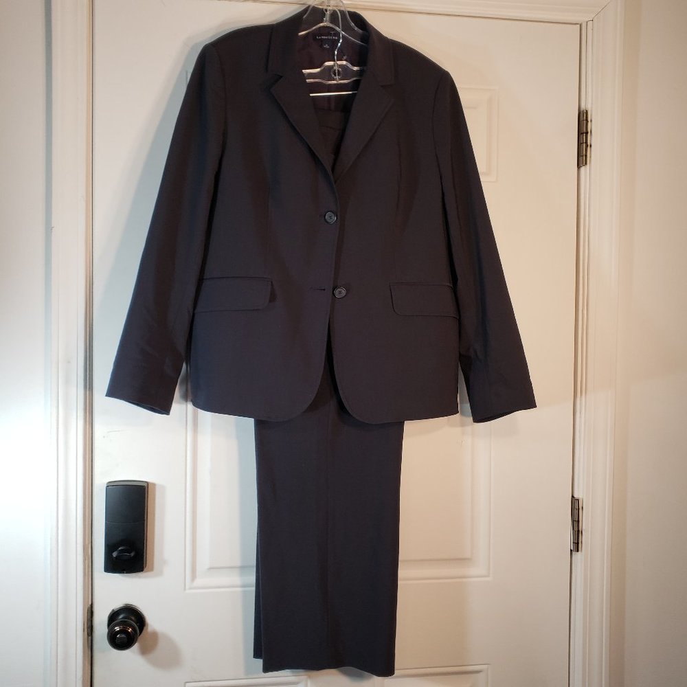 LANDS END BLUE PANT  LONGSLEEVE JACKET  2 BUTTON SIZE 18 MADE IN JORDAN .